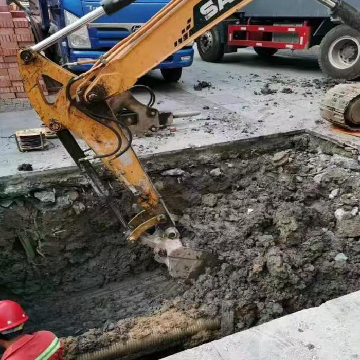 锡山区某厂区旧排水管道开挖拆除与沟槽清底工程