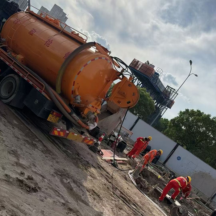惠山区某建筑工地排水管网吸污车淤泥抽排工程